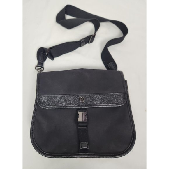 Lululemon Now and Always Crossbody (5L) In Black
